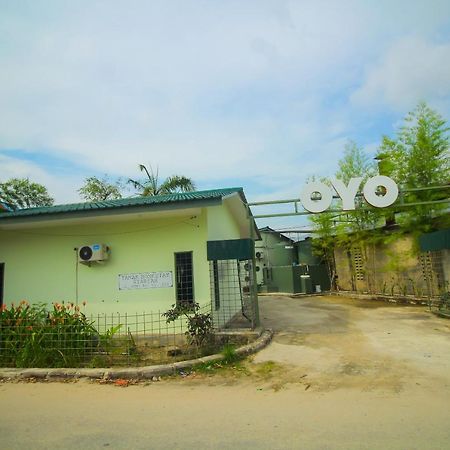 Oyo 1596 Taman Homestay Syariah Dumai Extérieur photo