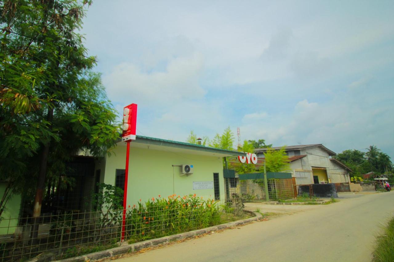 Oyo 1596 Taman Homestay Syariah Dumai Extérieur photo